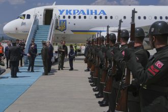 VIDEO Zelenskyj pristal v Kosiciach policajny vrtulnik dohliadal na bezpecnost