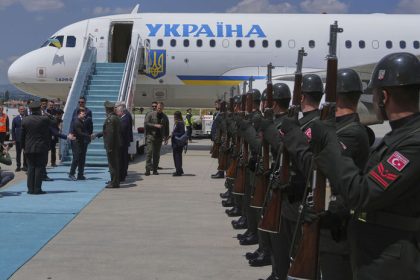 VIDEO Zelenskyj pristal v Kosiciach policajny vrtulnik dohliadal na bezpecnost