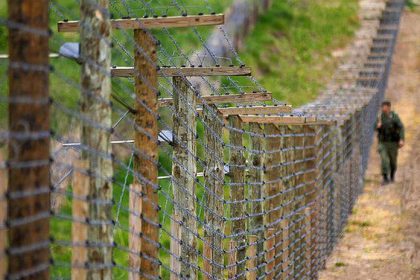 Vladimir Putin nariadil postavit opevnenia na hranici s Finskom