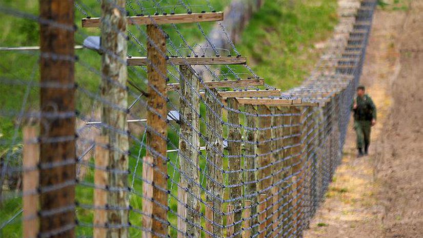 Vladimir Putin nariadil postavit opevnenia na hranici s Finskom