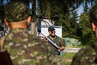 Armada preveruje zaloznikov civilov cakaju previerky