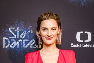 Ceska spevacka priznala novy vztah so znamym kolegom Je mladsi o 14 rokov a kedysi bola do neho az po usi aj Emma Drobna