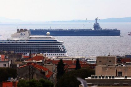FOTO Najvacsia vojnova lod sveta v Splite