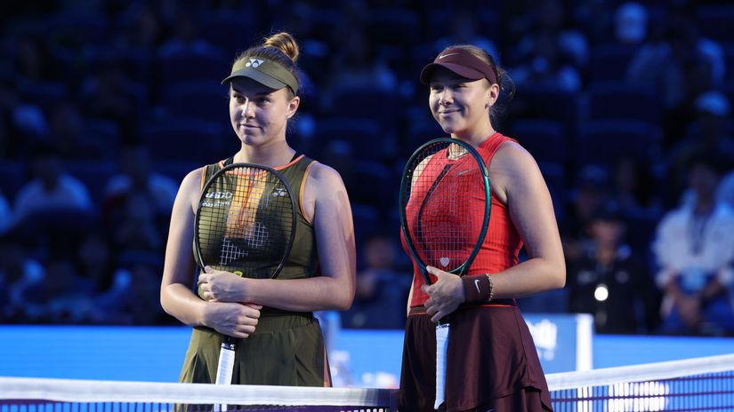 Kanar v najvacsom finale kariery Ceska s Americankou zviedli trojsetovu bitku v Pekingu