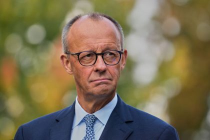 Nemecko ziada prehodnotenie zakazu spalovacich motorov Merz vola po technologickej neutralite