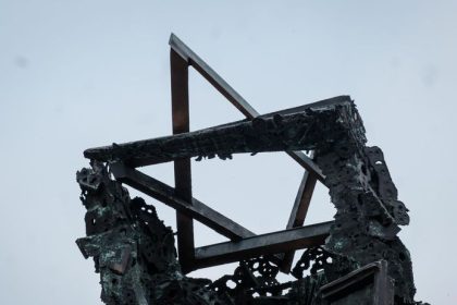 Nemecky historik pomocou AI odhalil identitu vraha z holokaustu