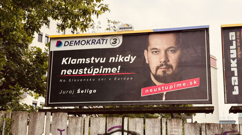 Opity senior napadol okresneho sefa Demokratov