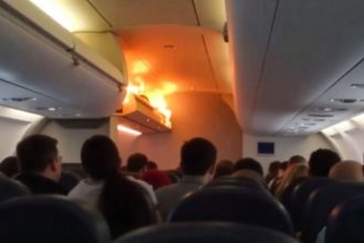 Panika 10 kilometrov nad zemou Poziar v priestore nad hlavami cestujucich mal tradicnu pricinu