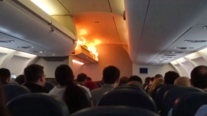 Panika 10 kilometrov nad zemou Poziar v priestore nad hlavami cestujucich mal tradicnu pricinu