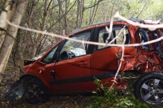 Pri B Stiavnici sa zrutilo auto posadka zomrela