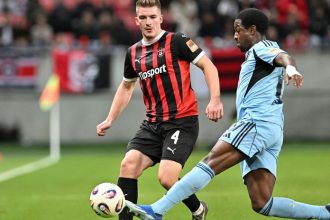 Roztrzka na konci burliva atmosfera tri cervene karty Slovan uspel vo vybicovanom derby s Trnavou