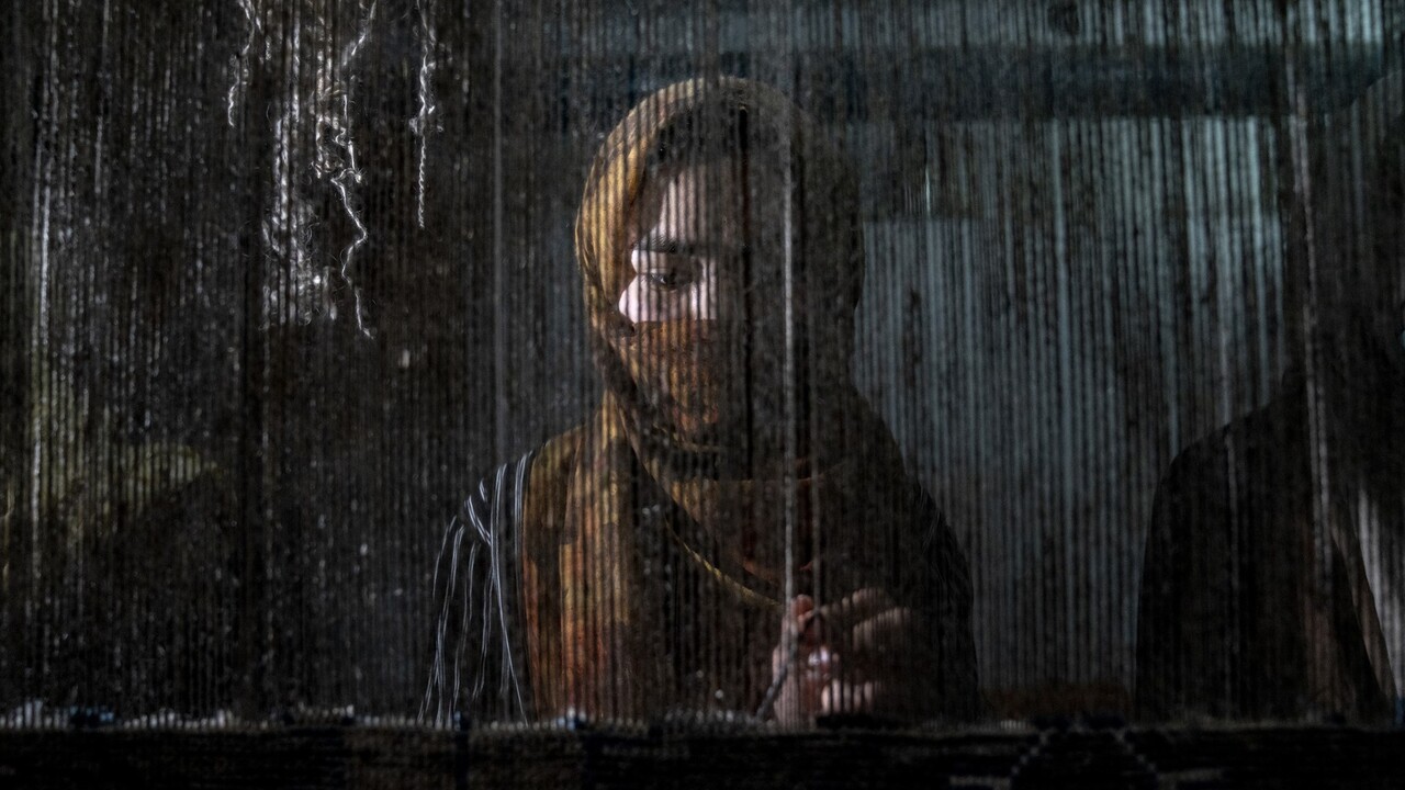 Svet sa pre nas ponoril do tmy