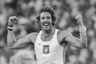 Trhnite si Polsky rebel sokoval gestom ktore nahnevalo olympijske Luzniki Sovieti ho chceli obrat o zlato i svetovy rekord