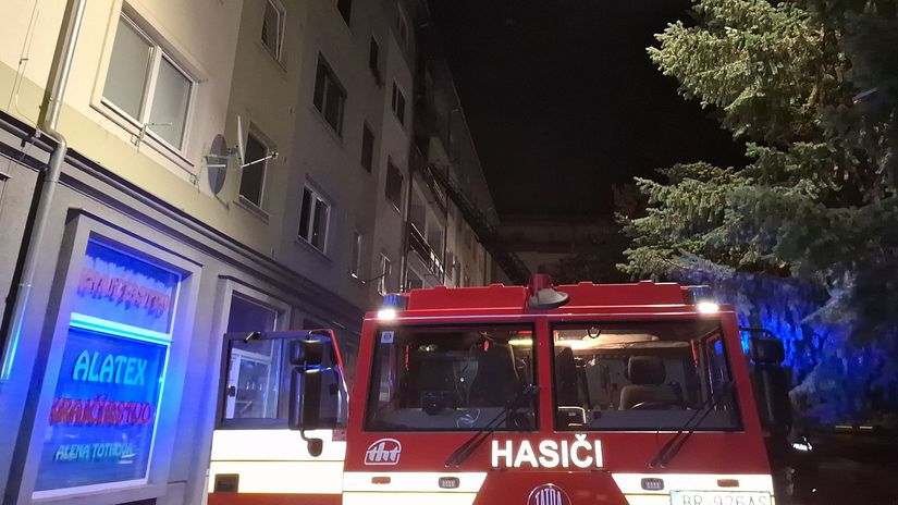 V Ziline vyhlasili mimoriadnu situaciu nocny poziar bytoveho domu