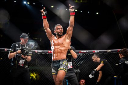 Vecer mu tlieskaju tisicky ludi rano vstava do prace