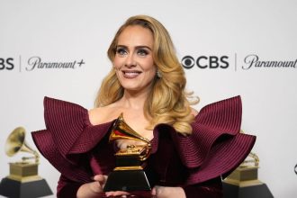 Adele sokuje fanusikov Vymiena spev za film