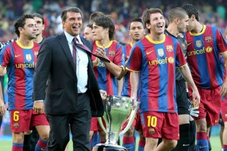 Chcem sa vratit na Nou Camp navnadil fanusikov Messi Sef Barcelony Laporta ich vratil na zem