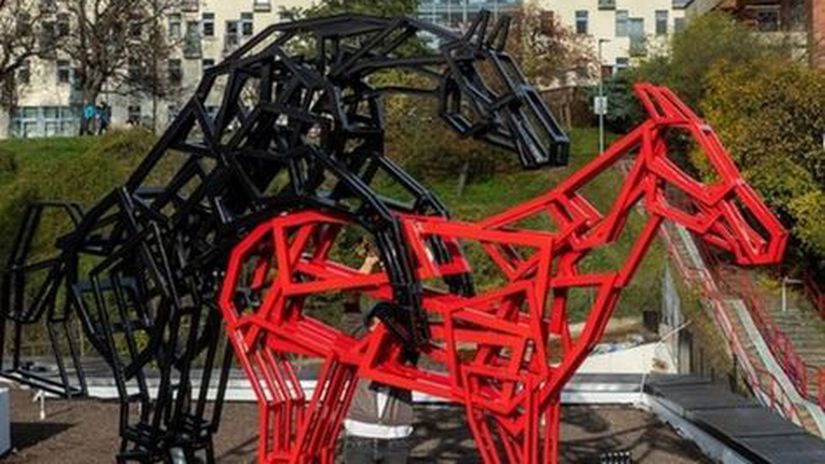 Kontroverzia v centre hlavneho mesta Socha dvoch koni Happy End