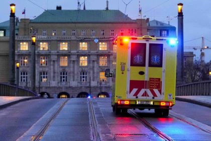 Matka obete strelby na filozofickej fakulte skocila do priepasti