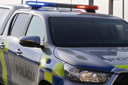 Mladik na BMW zrazil 20 rocnu chodkynu v Cadci