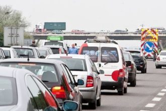 Na dialnici D1 v smere z Bratislavy nehoda sposobila zdrzenie