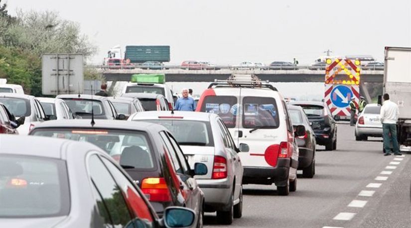 Na dialnici D1 v smere z Bratislavy nehoda sposobila zdrzenie