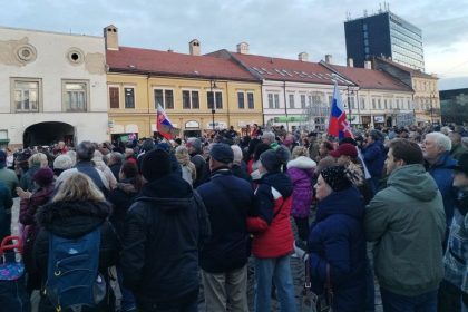 Na protest proti progresivizmu prislo do centra Kosic stovky ludi