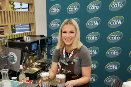 Najlepsia baristka Shell na svete pripravuje kavu v Leviciach