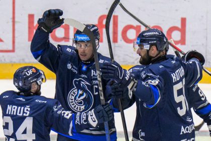 Nefungovalo nam nic Padli sme do hlbokej jamy Kritika za hymnu Ponaucenie do buducnosti