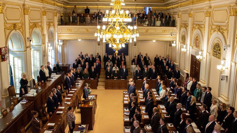 Okamura alebo Bartosek Cesi volia sefa snemovne koalicia celi prvej roztrzke