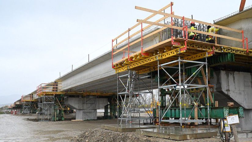 Opravu znamej panelky v Trencianskom kraji dokoncime skor o pol roka