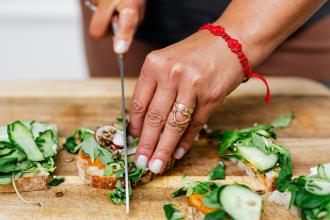 Pouzivate na krajanie tento lopar Mozno riskujete viac nez si myslite Najpouzivanejsia krajacia doska moze byt v skutocnosti najnebezpecnejsia