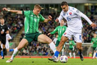 Prehra pred vypredanym Tehelnym polom a triumf na snehu To sme my Slovaci Proti Severnym Irom treba srdce a drinu