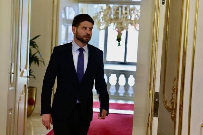 Simecka predstavil tienovych ministrov a pridelil im ulohy