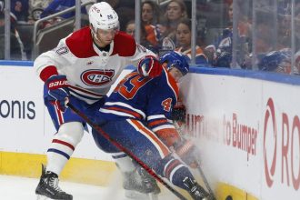 Slafkovsky dominuje medzi braniacimi utocnikmi v NHL