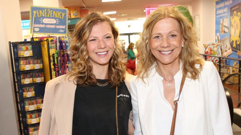 Spevacka Lenka Filipova vydesila fanusikov Po nehode je v nemocnici