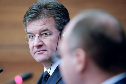 V odtajnenych emailoch Jeffreyho Epsteina sa objavilo meno byvaleho slovenskeho ministra