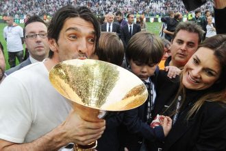 Vynimocny brankar ale mizerny otec Buffon Seredova sa oprela do byvaleho manzela