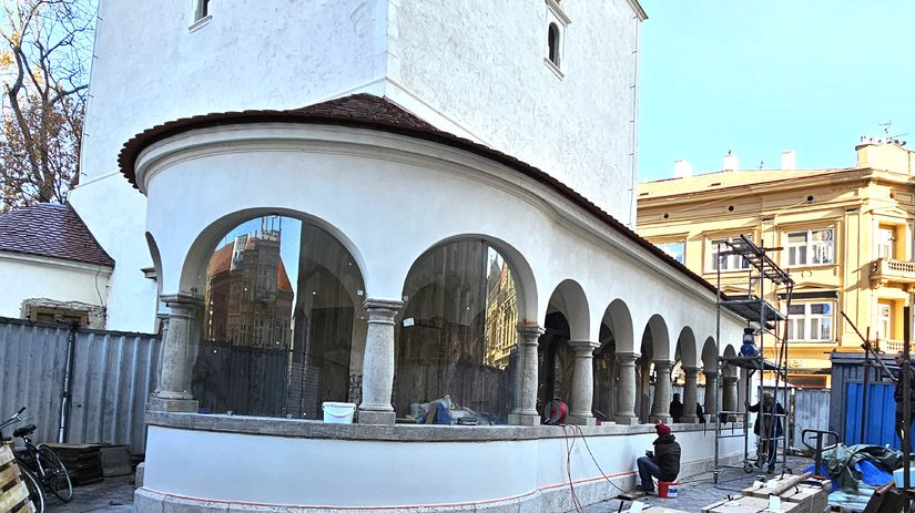 Zasklene arkady v centre Kosic ochrana dedicstva alebo esteticka chyba