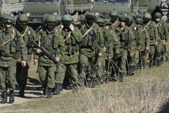 Akutne varovanie z Berlina Rusko ma na hraniciach NATO 350 tisic vojakov