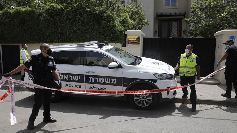 Brutalny utok v Izraeli Palestincan vrazil autom do davu a pobodal mladu zenu Minister obrany nariadil vojensky zasah