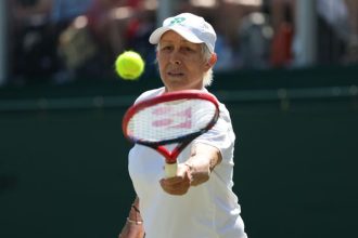 Clovek si musi dat pozor kde hovori