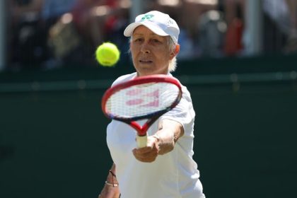 Clovek si musi dat pozor kde hovori