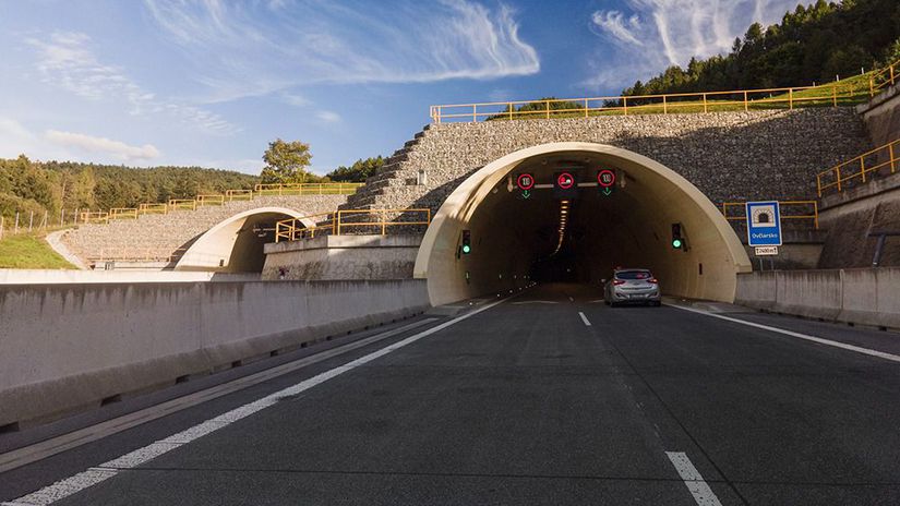 Dolezite usek D1 Hricovske Podhradie Lietavska Lucka bude uzavrety do pondelka