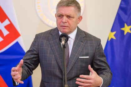 Fico Slovensko odmietlo zavery o Ukrajine aby ho nikto nespajal s vojenskou pozickou