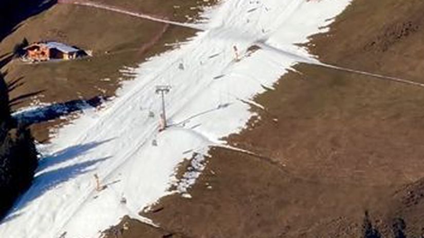 Hory na blate Vianocna idyla na svahu sa zredukovala na blatisty pasik snehu pod vlekom