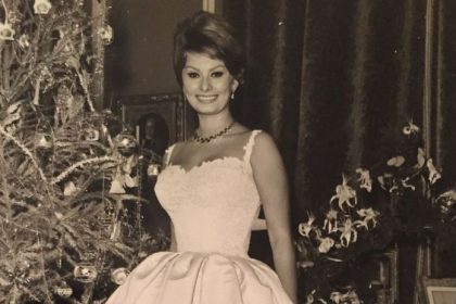 Ikona Sophia Loren a jej oblubene pozy pri stromceku