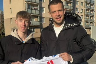 Koniec kauzy okolo futbalistu Vavra Po facke sa mladikovi ospravedlnil a priniesol aj odskodne
