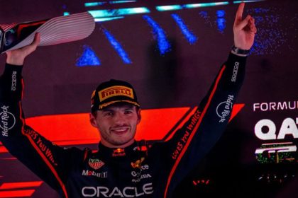 Na ceste k titulu alebo do pekla McLaren strasi Chuckyho z Red Bullu