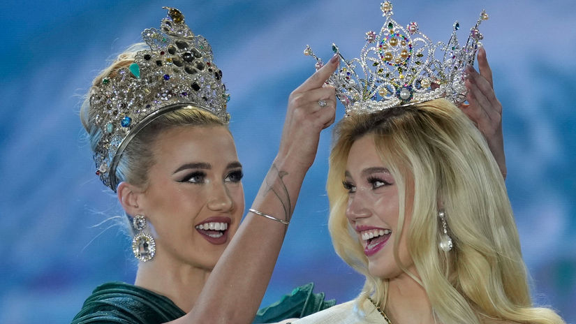 Najkrajsia Ceska oslavila Vianoce v bikinach